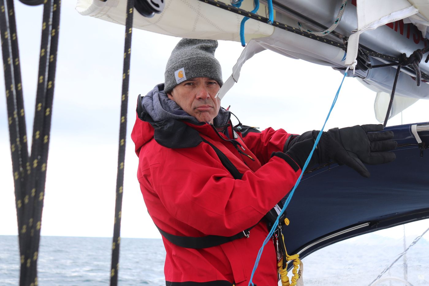 Making sail as the boat leaves Kongsfjorden