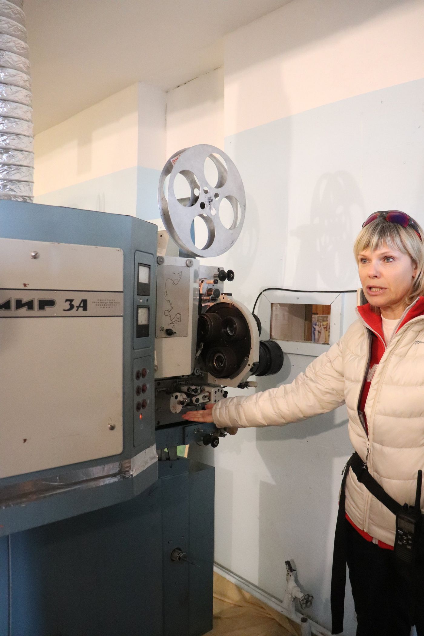 A guide works the old MIR-34 projector by hand