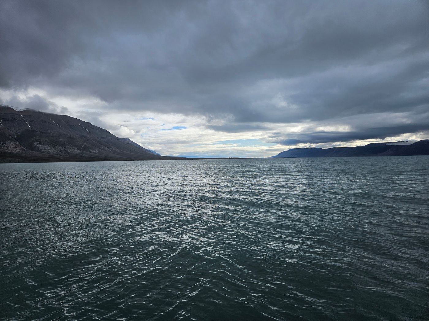 Grey water and low cloud in Billefjorden