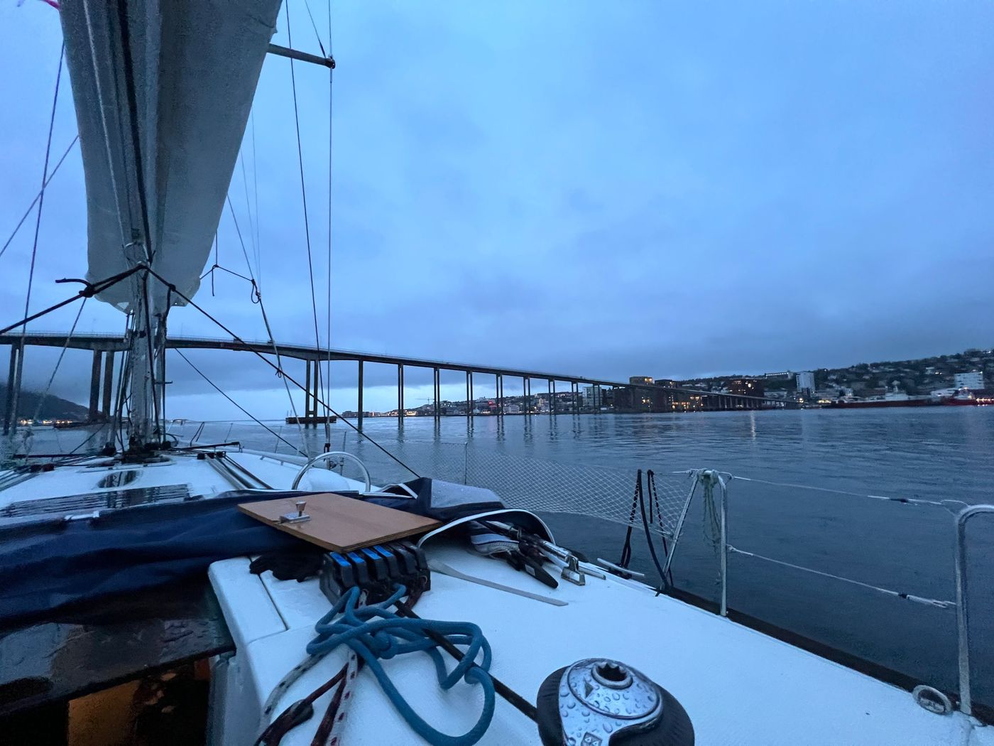 Bow pointed at the Tromso bridge just after 23:00